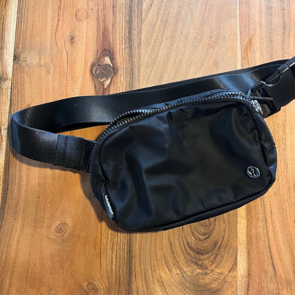 Lululemon Everywhere Belt Bag 1L